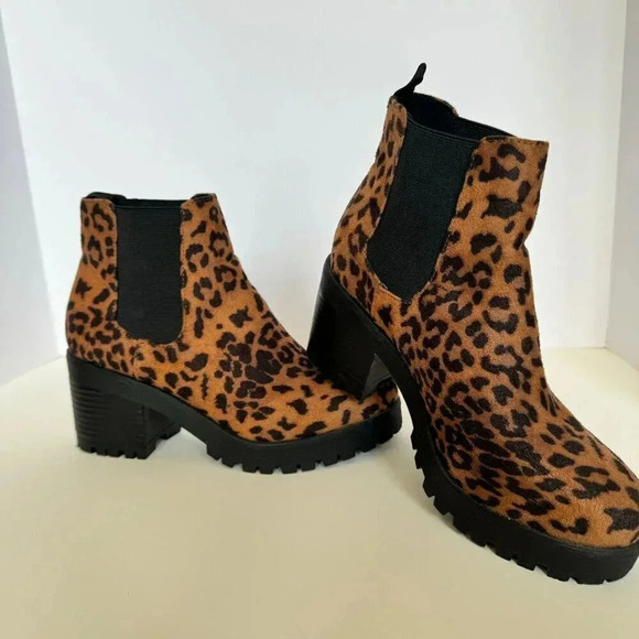 Soda Chelsea Ankle Boot Booties Womens 7 Animal Print 🐅 - Picture 9 of 9
